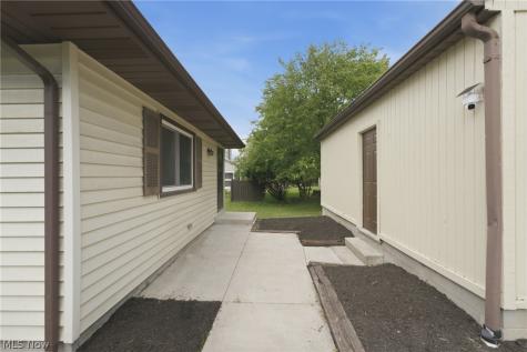 123 E State Street Barberton OH 44203