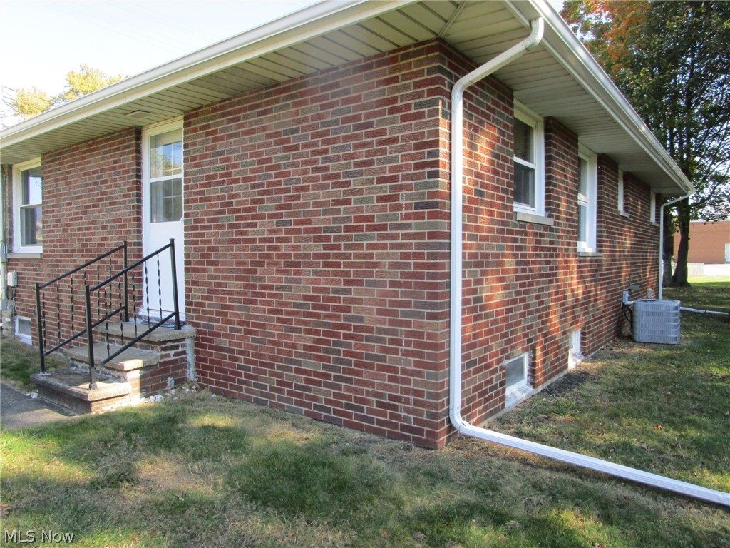 389 Jackson Street Conneaut OH 44030