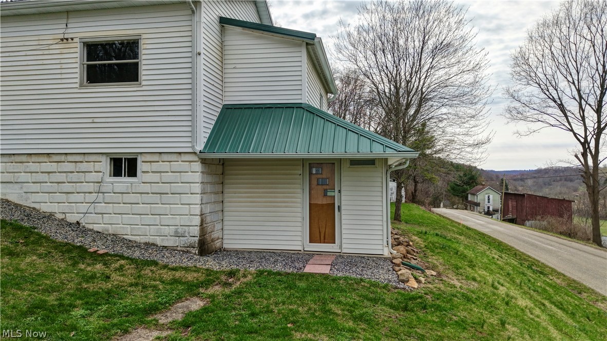 12413 Lick Run Road Newcomerstown OH 43832