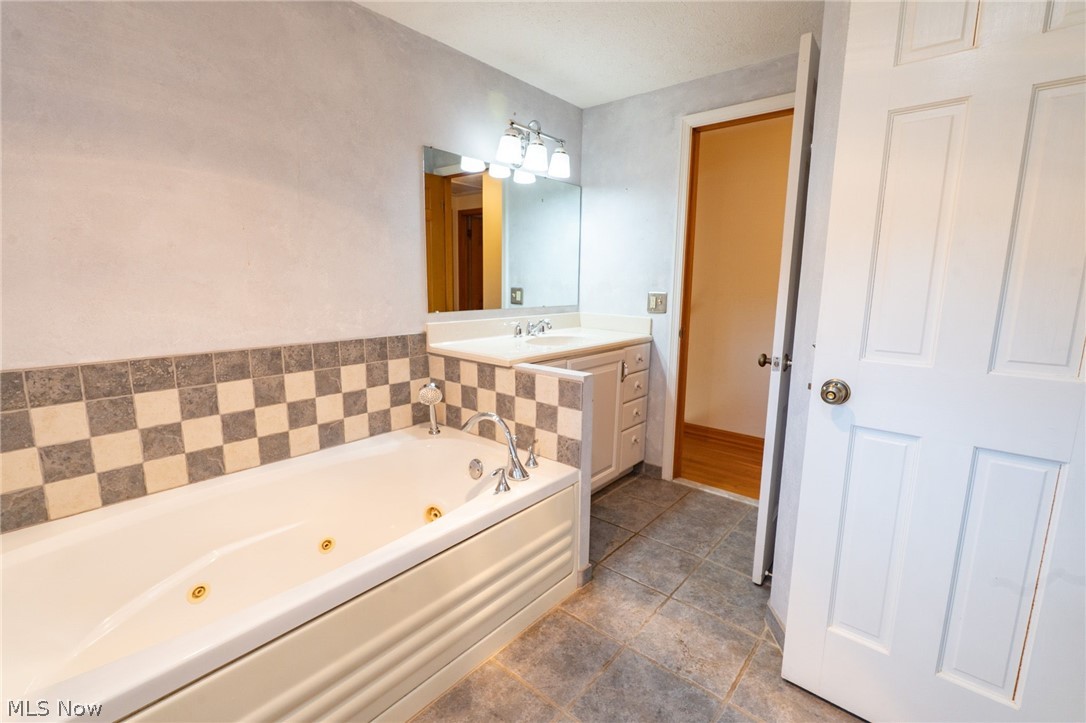 8774 Carmichael Drive Chesterland OH 44026