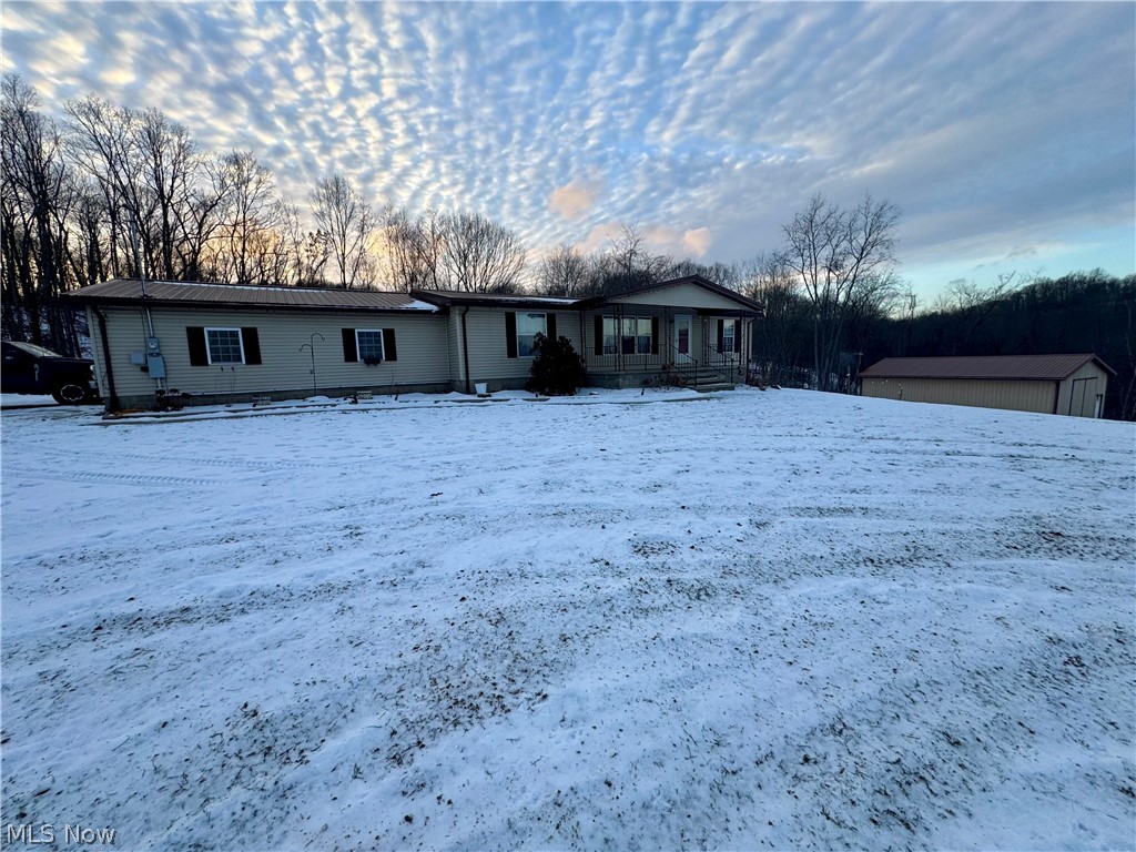 1105 Pacific Road NE Carrollton OH 44615