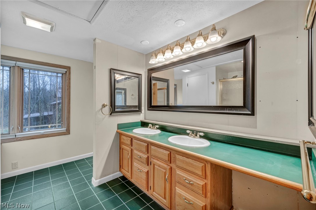 160 River Road Hinckley OH 44233