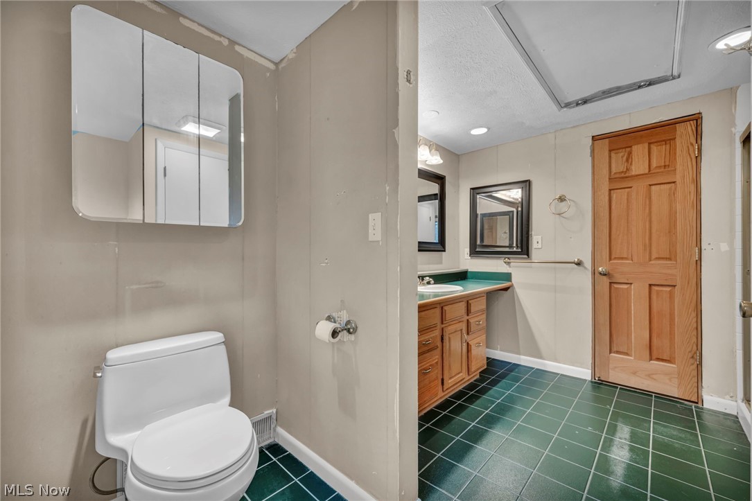 160 River Road Hinckley OH 44233