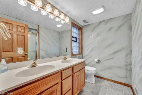 160 River Road Hinckley OH 44233