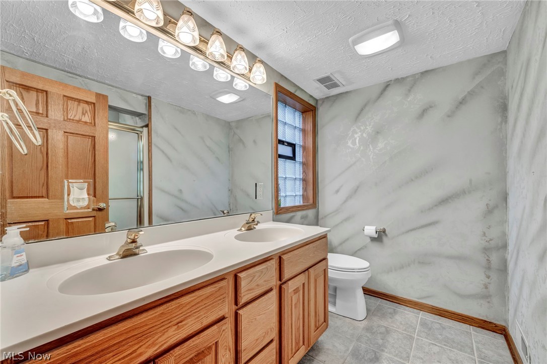 160 River Road Hinckley OH 44233