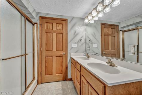 160 River Road Hinckley OH 44233