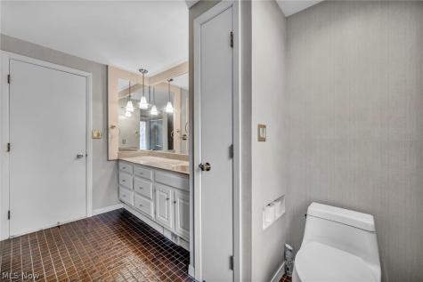 160 River Road Hinckley OH 44233