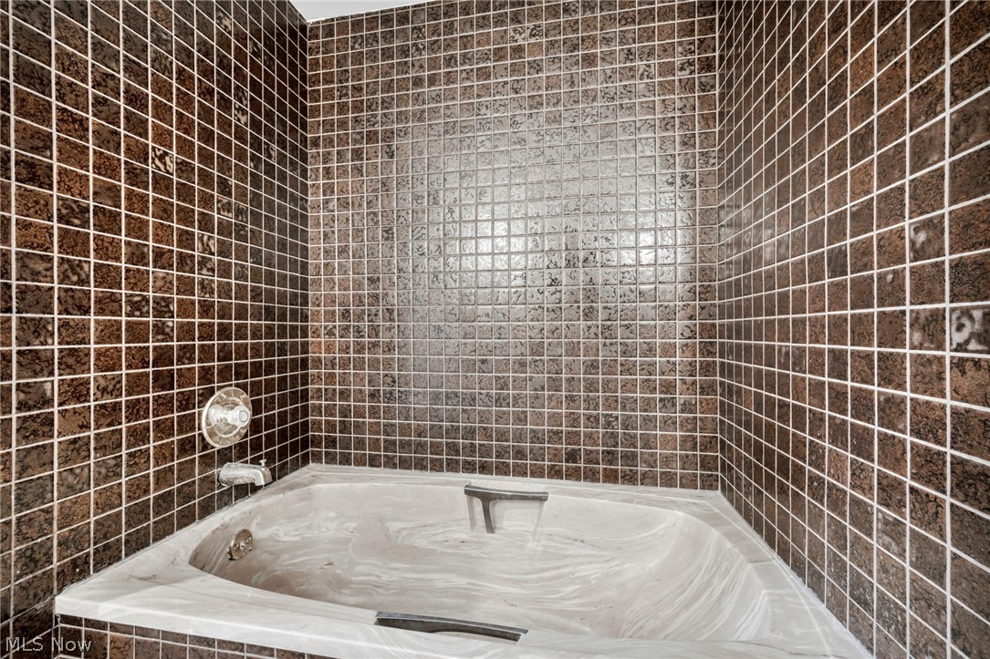 160 River Road Hinckley OH 44233