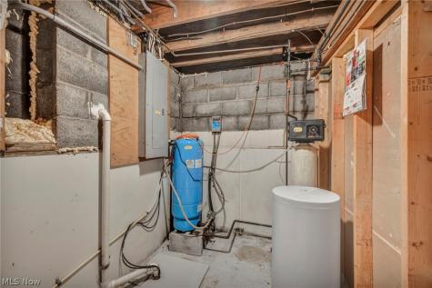 160 River Road Hinckley OH 44233