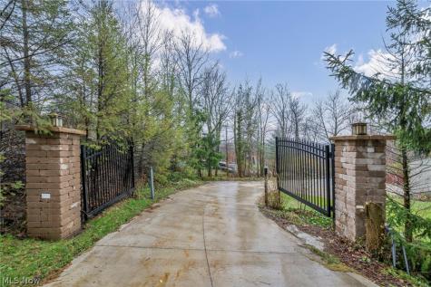 160 River Road Hinckley OH 44233