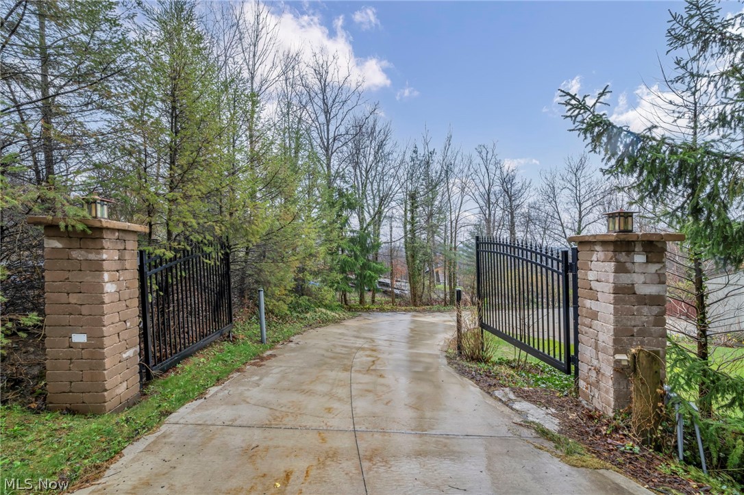 160 River Road Hinckley OH 44233