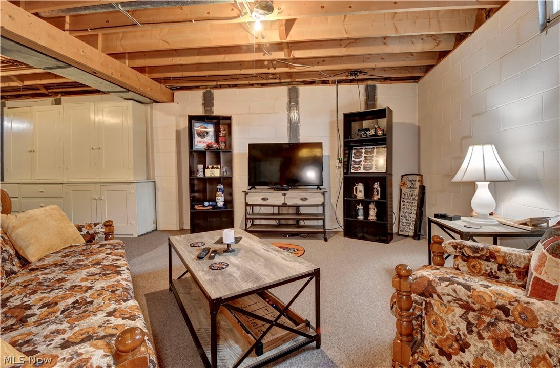 328 10th Street NW New Philadelphia OH 44663