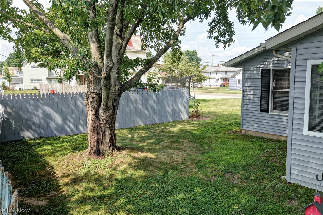 328 10th Street NW New Philadelphia OH 44663