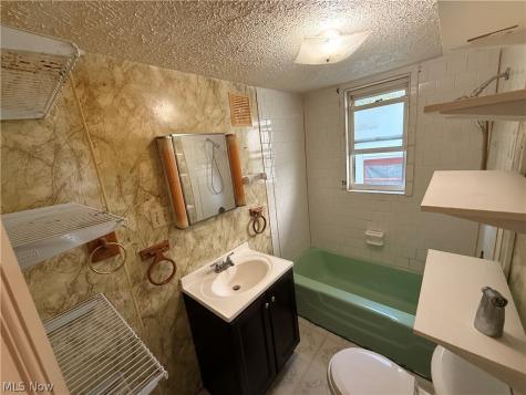 1868 E 34th Street Lorain OH 44055