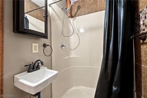 6410 Newland Drive Parma Heights OH 44130