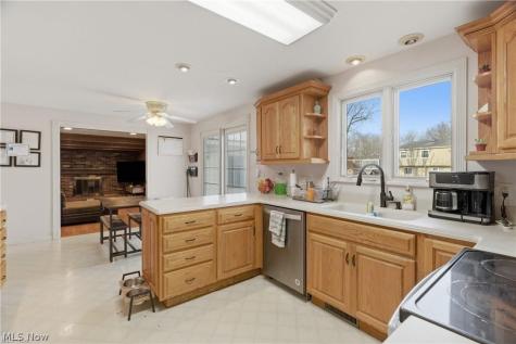 372 Briar Lake Drive Elyria OH 44035