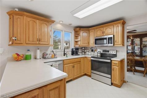 372 Briar Lake Drive Elyria OH 44035