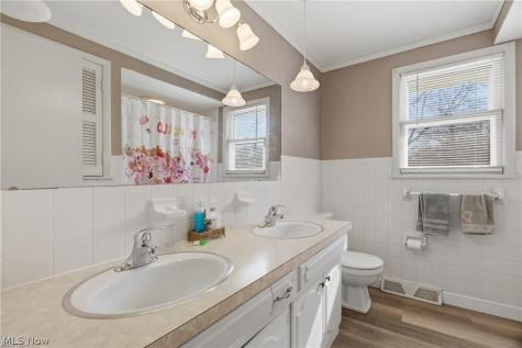 372 Briar Lake Drive Elyria OH 44035