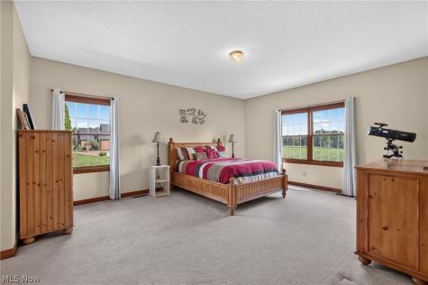 10890 Wolf Avenue NE Hartville OH 44632