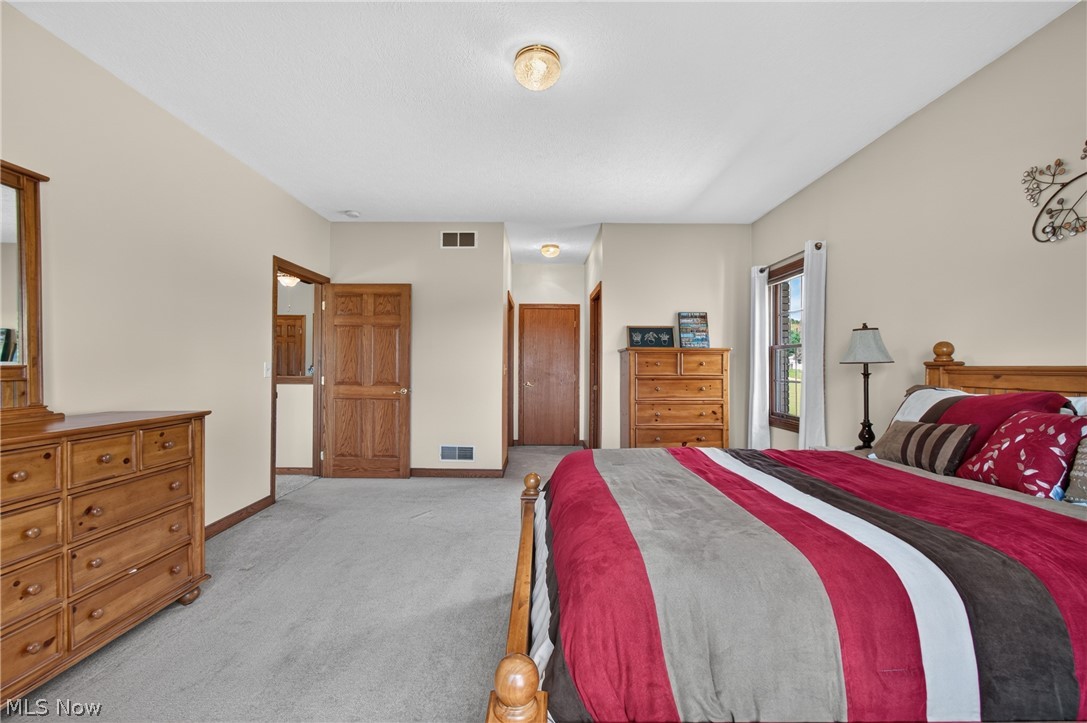 10890 Wolf Avenue NE Hartville OH 44632