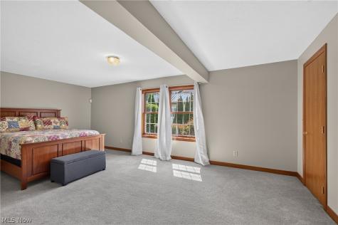 10890 Wolf Avenue NE Hartville OH 44632