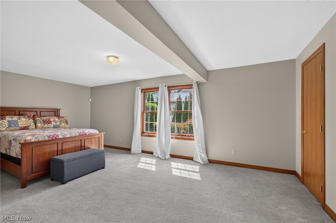 10890 Wolf Avenue NE Hartville OH 44632
