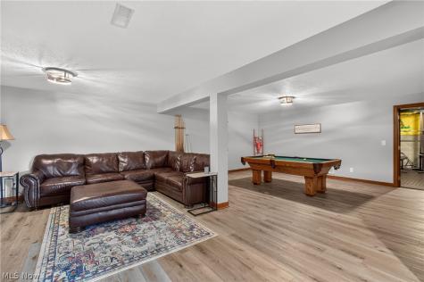 10890 Wolf Avenue NE Hartville OH 44632