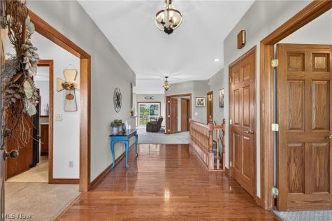 10890 Wolf Avenue NE Hartville OH 44632