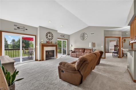 10890 Wolf Avenue NE Hartville OH 44632