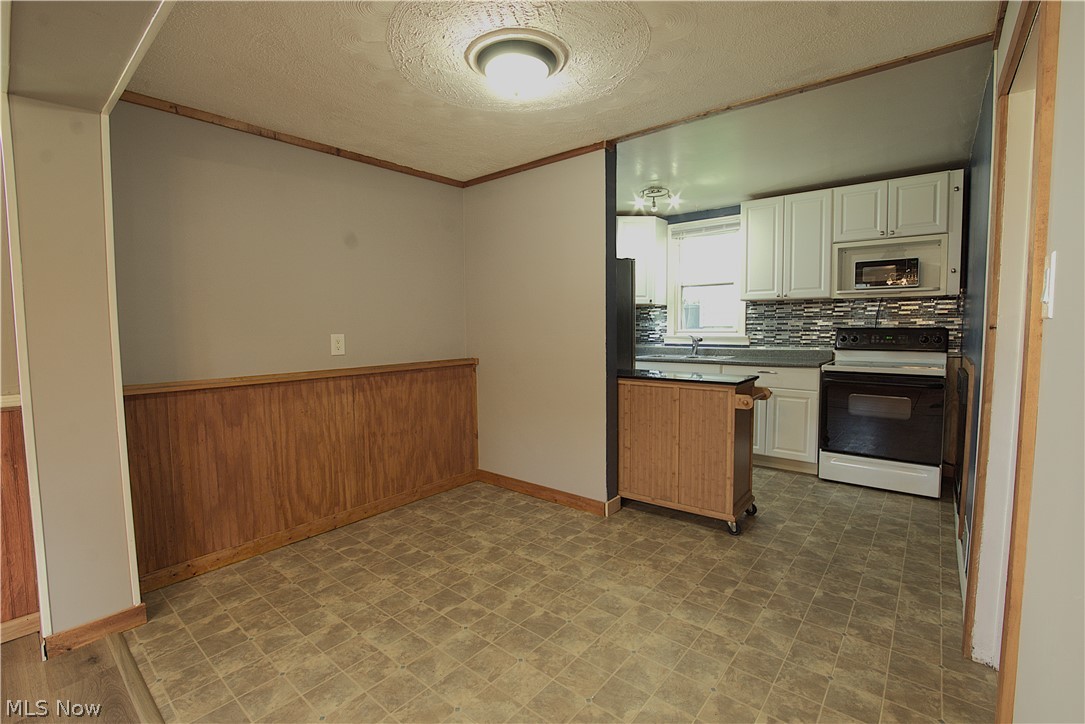34 Kenmore Avenue Barberton OH 44203