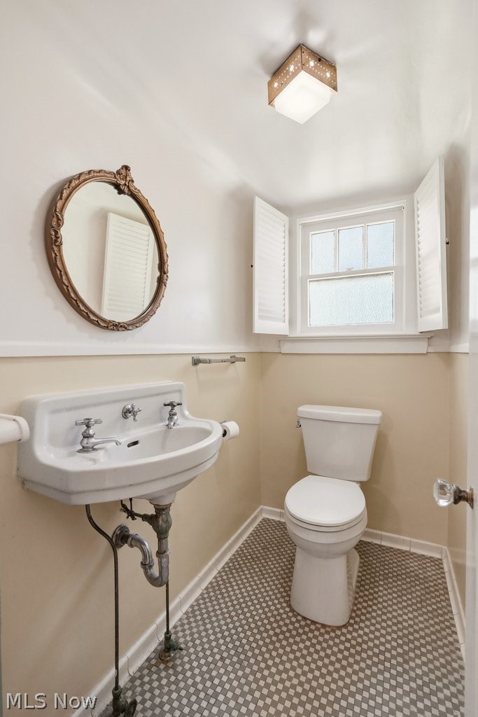 2745 Derbyshire Road Cleveland Heights OH 44106