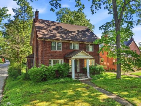 2745 Derbyshire Road Cleveland Heights OH 44106