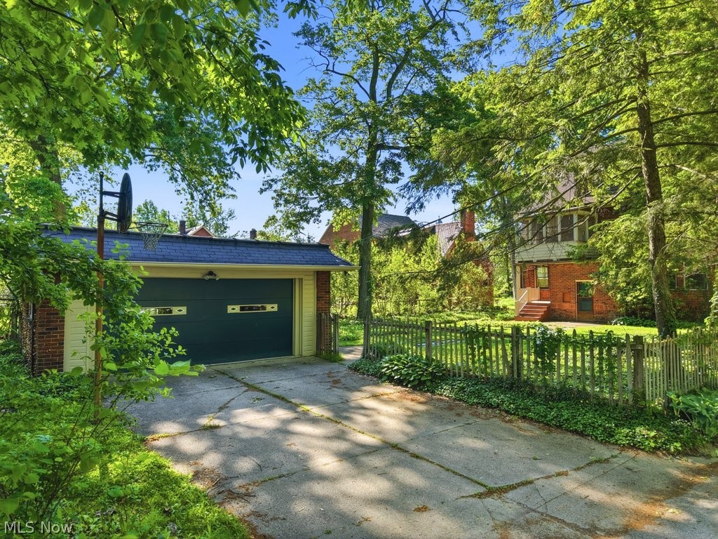 2745 Derbyshire Road Cleveland Heights OH 44106