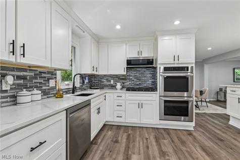 5268 Hickory Drive Lyndhurst OH 44124
