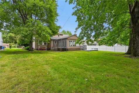 5268 Hickory Drive Lyndhurst OH 44124