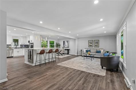 5268 Hickory Drive Lyndhurst OH 44124
