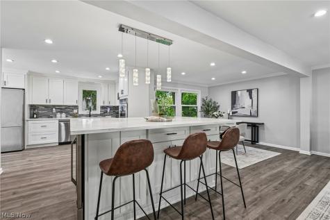 5268 Hickory Drive Lyndhurst OH 44124