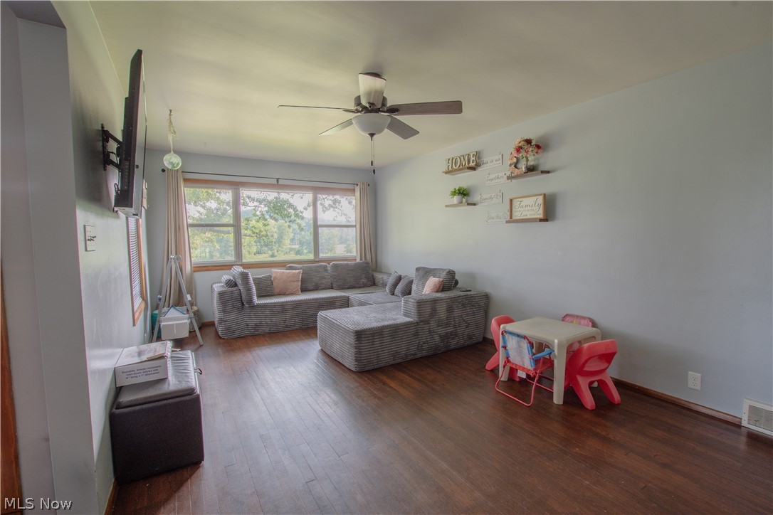 1757 Pleasant Valley Road NE New Philadelphia OH 44663