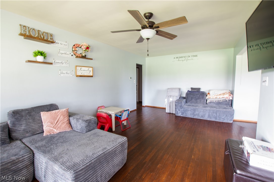 1757 Pleasant Valley Road NE New Philadelphia OH 44663
