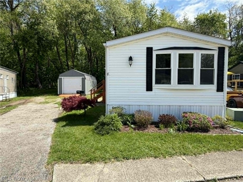 8 Hawaiian Drive Madison OH 44057