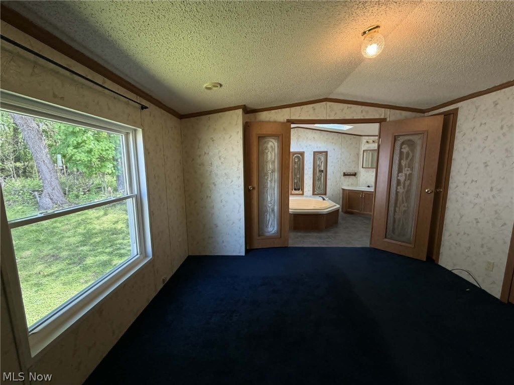 8 Hawaiian Drive Madison OH 44057