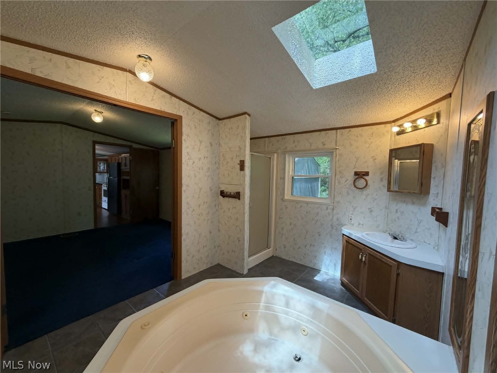 8 Hawaiian Drive Madison OH 44057