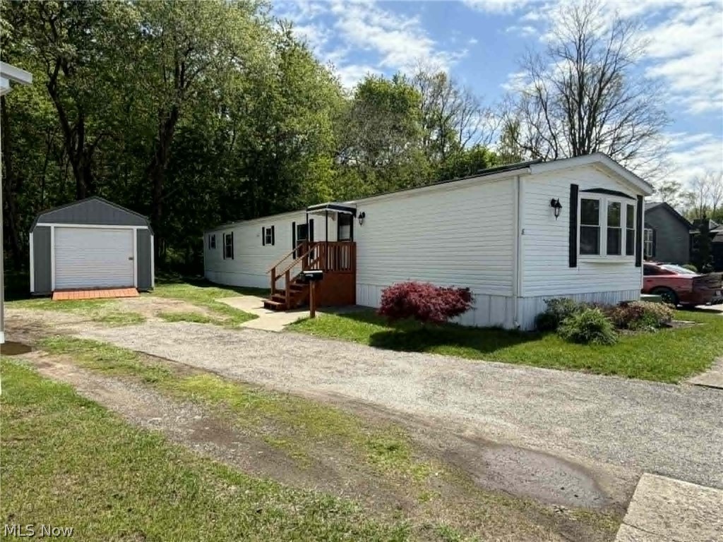 8 Hawaiian Drive Madison OH 44057