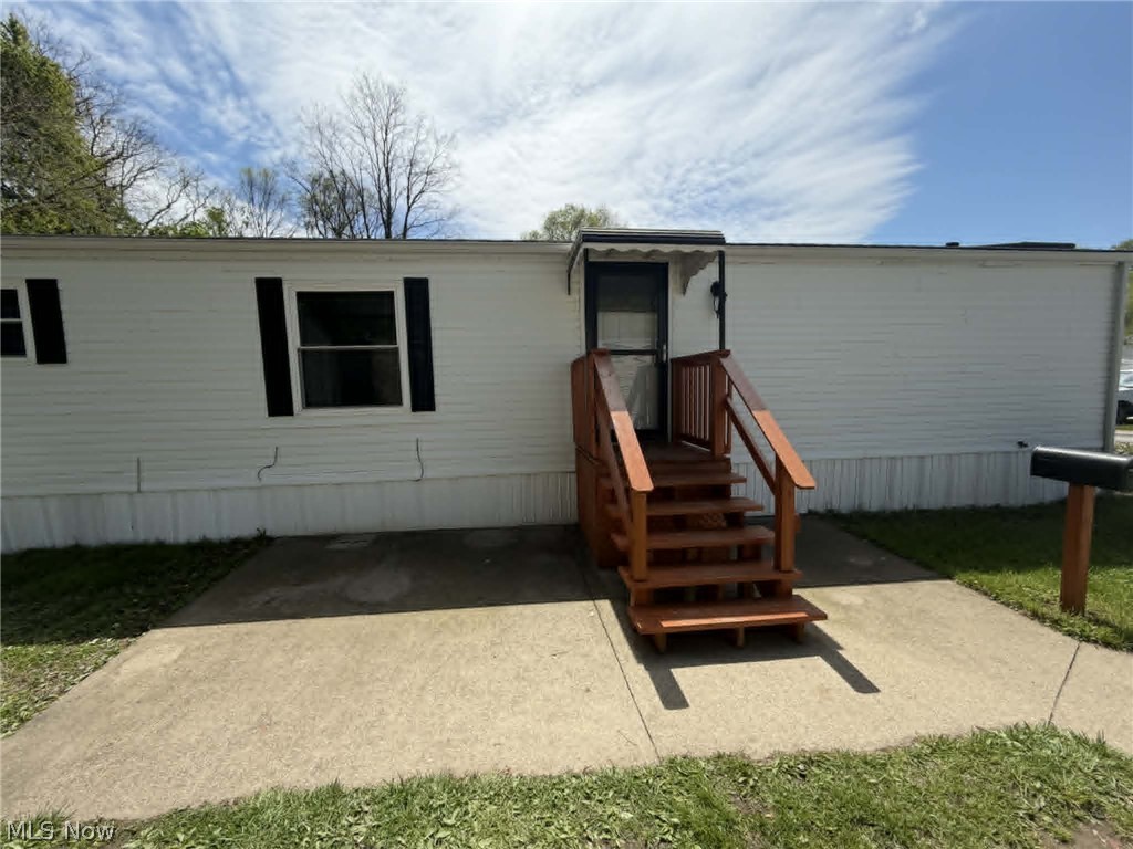 8 Hawaiian Drive Madison OH 44057