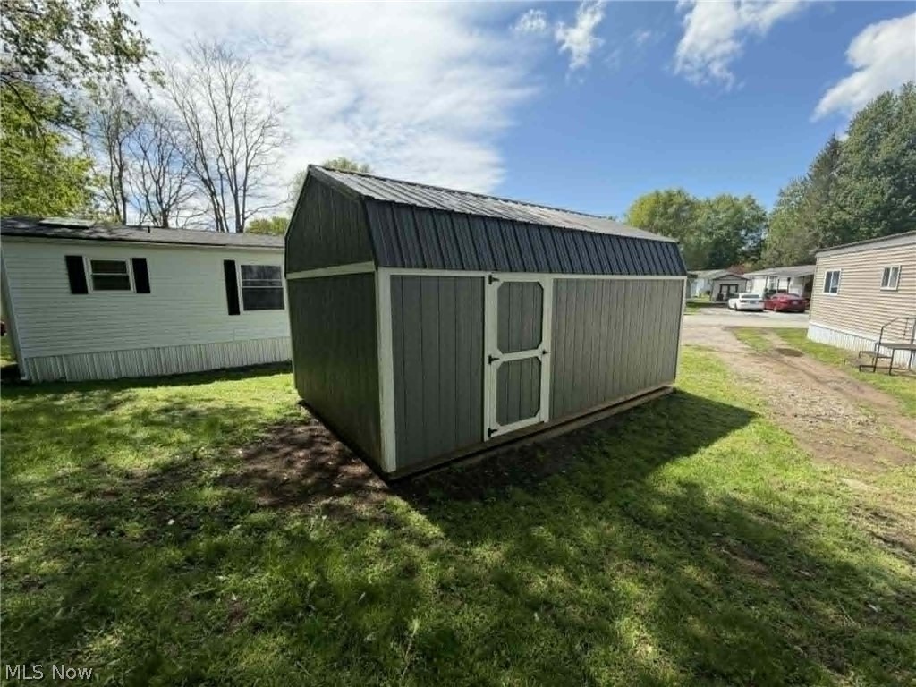 8 Hawaiian Drive Madison OH 44057