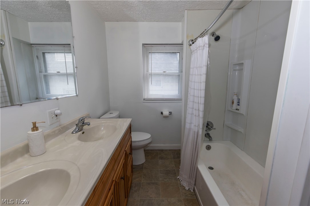 273 S Portage Path Akron OH 44302