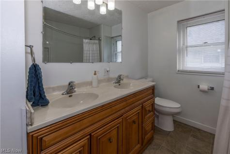 273 S Portage Path Akron OH 44302