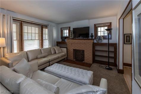 273 S Portage Path Akron OH 44302