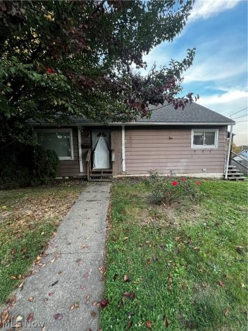 1722 Saint Elmo Avenue NE Canton OH 44705