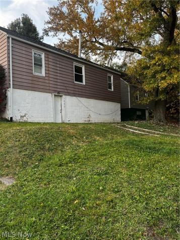 1722 Saint Elmo Avenue NE Canton OH 44705